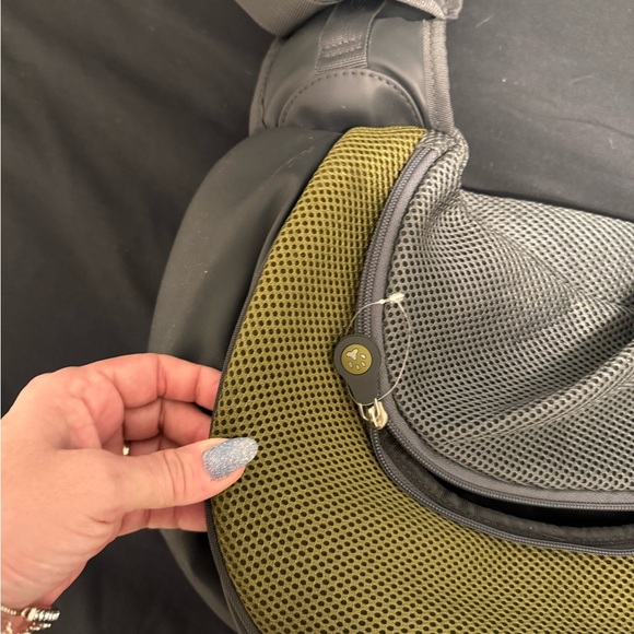 Animal carrier- shoulder- wacky paws - Picture 5 of 8